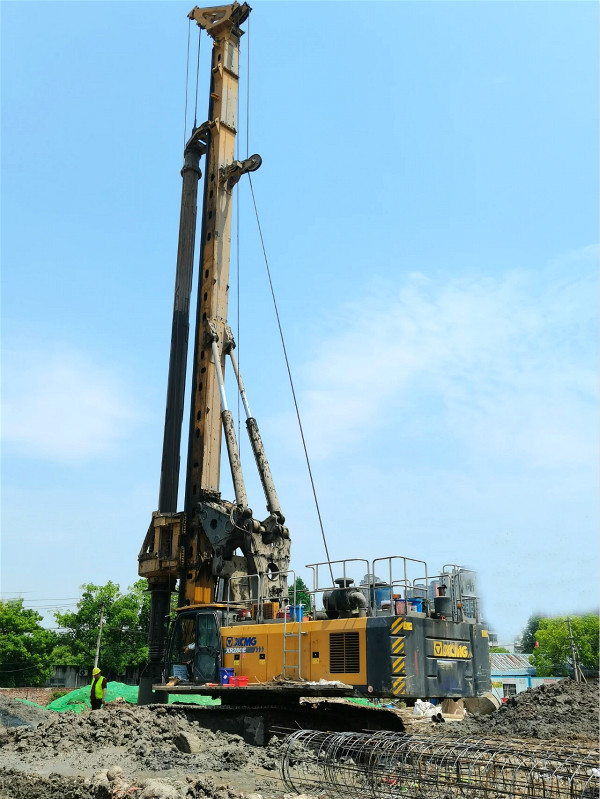 衡永高速，徐工XR280E旋挖鉆機(jī)作為主力設(shè)備.jpg