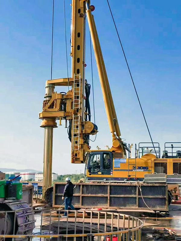 550D型號旋挖鉆機(jī).jpg